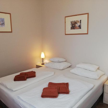 Polus Pension โชพรอน ภายนอก รูปภาพ