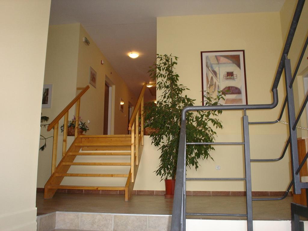 Polus Pension โชพรอน ภายนอก รูปภาพ