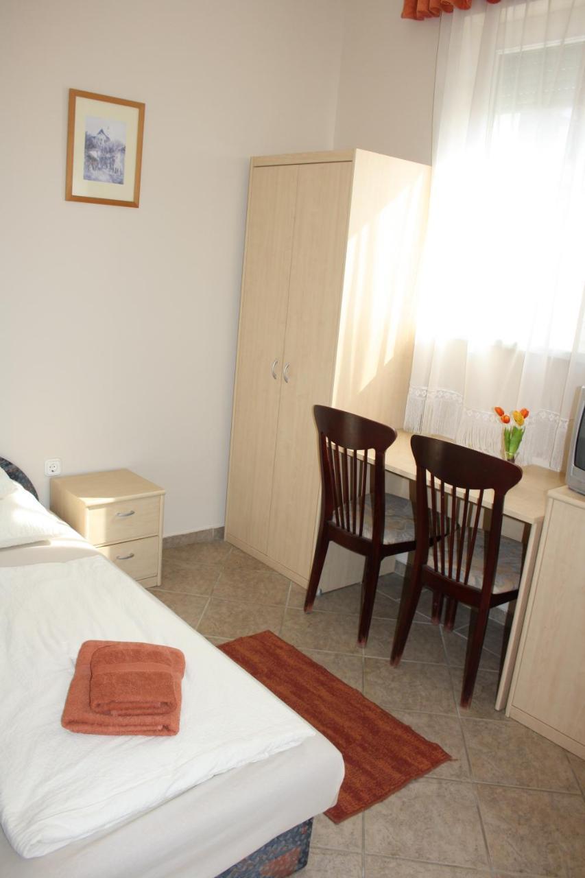 Polus Pension โชพรอน ภายนอก รูปภาพ