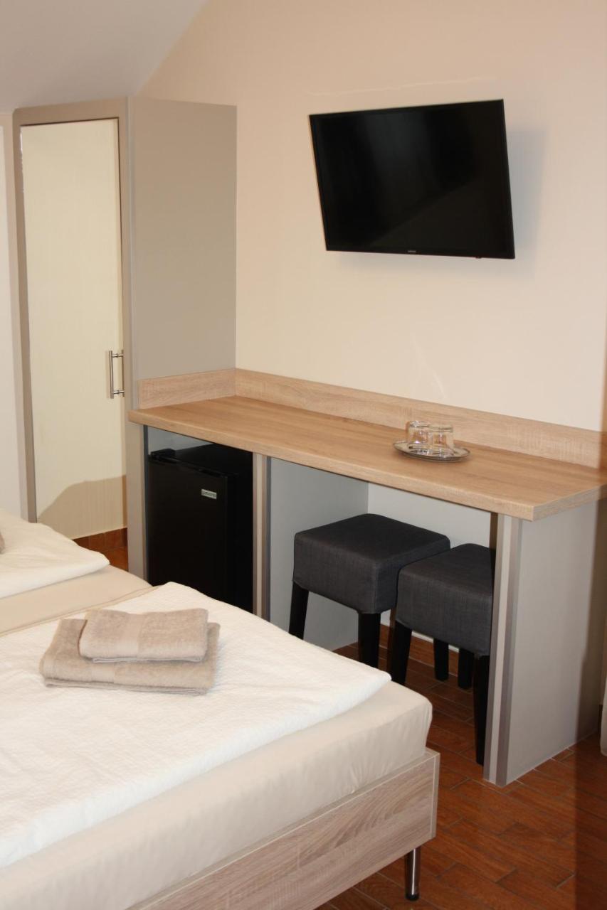Polus Pension โชพรอน ภายนอก รูปภาพ