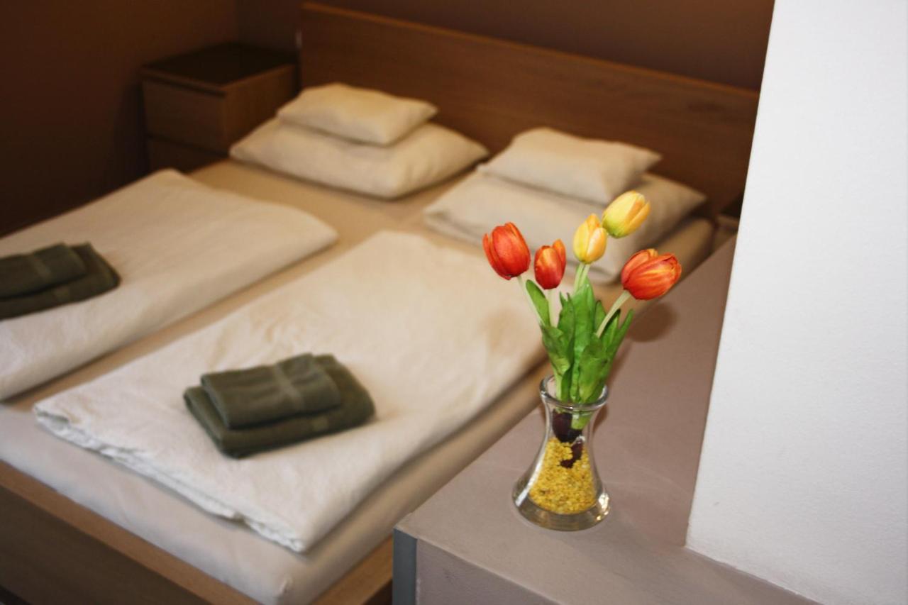 Polus Pension โชพรอน ภายนอก รูปภาพ