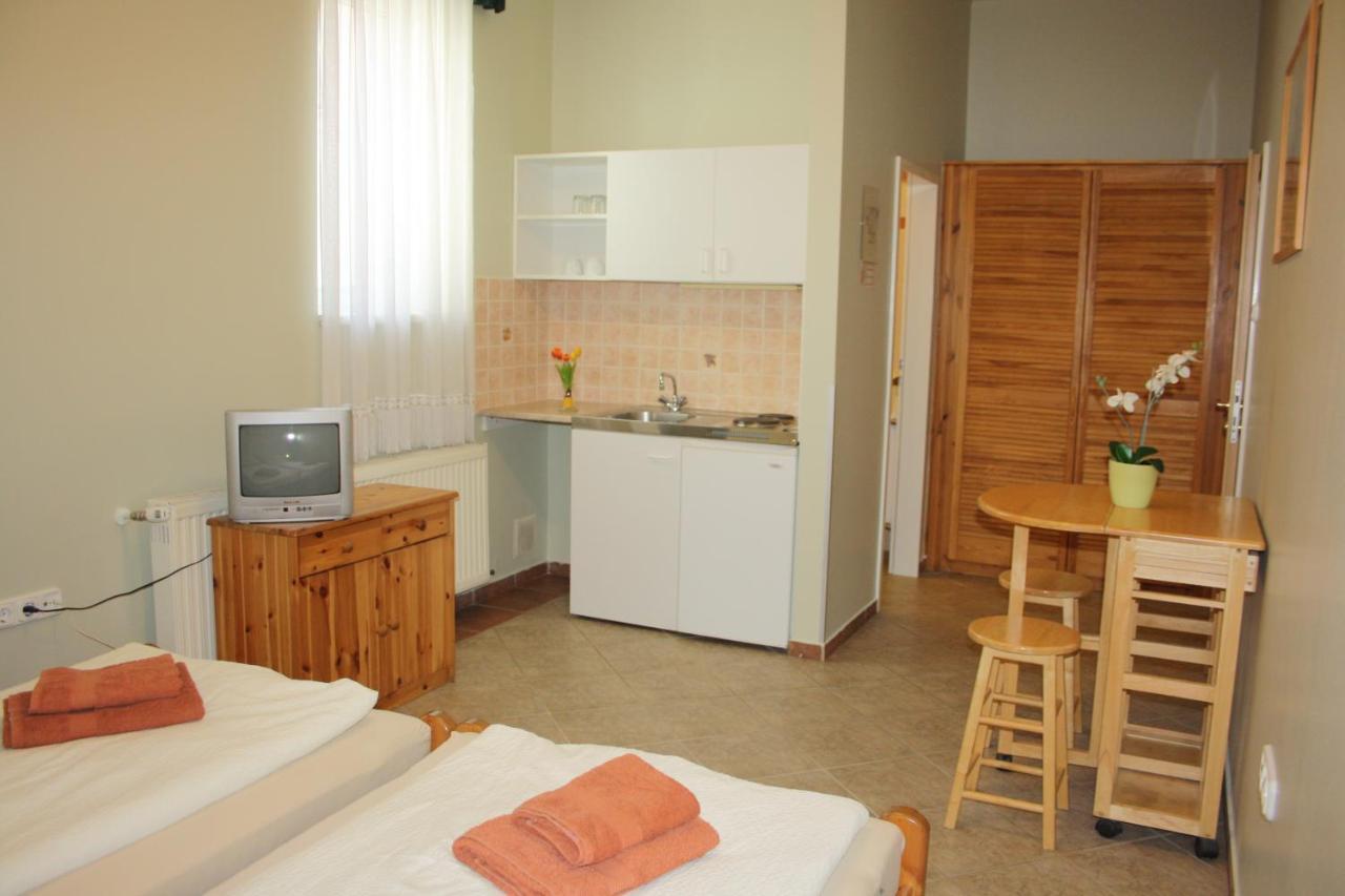 Polus Pension โชพรอน ภายนอก รูปภาพ