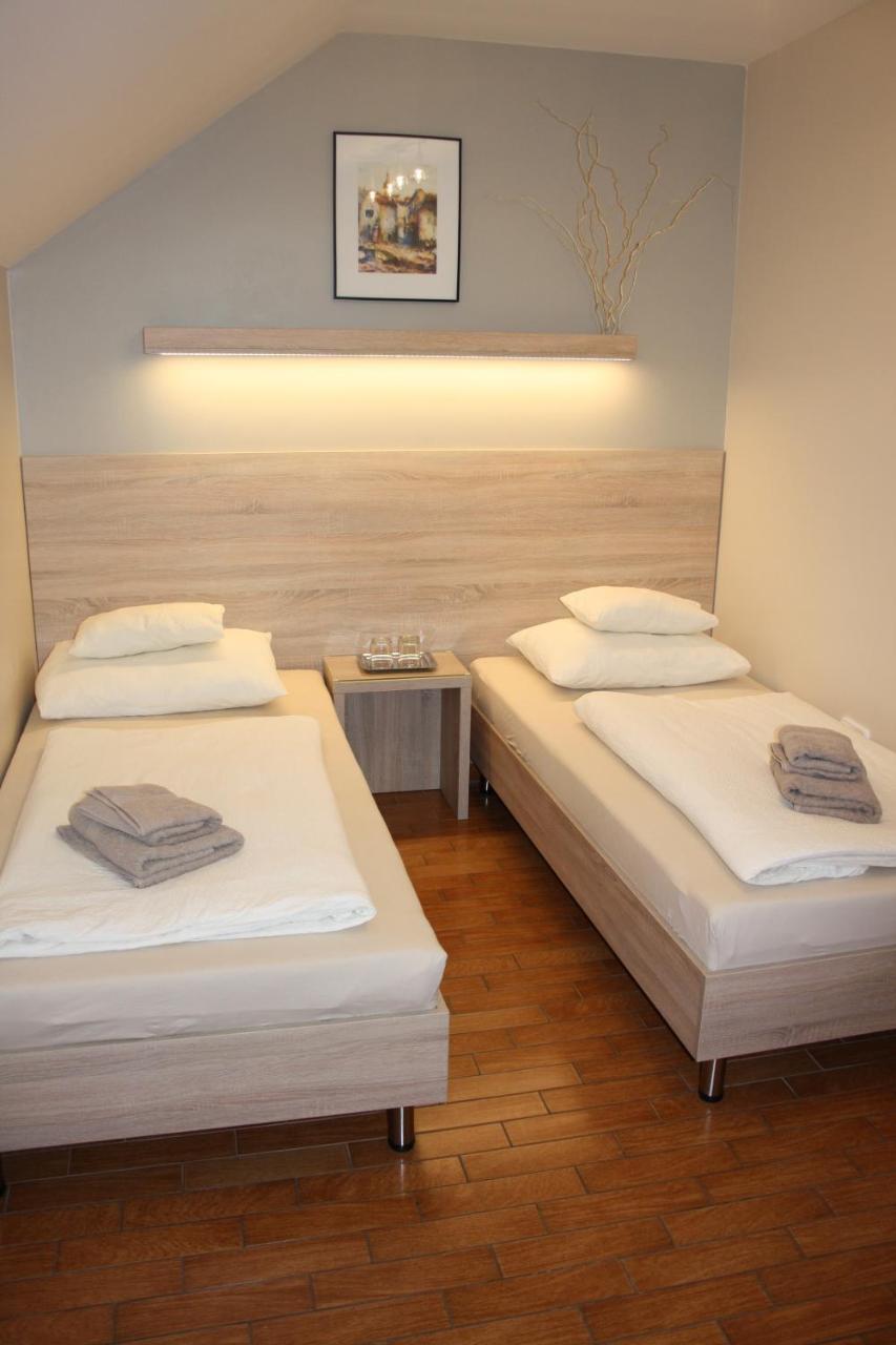 Polus Pension โชพรอน ภายนอก รูปภาพ
