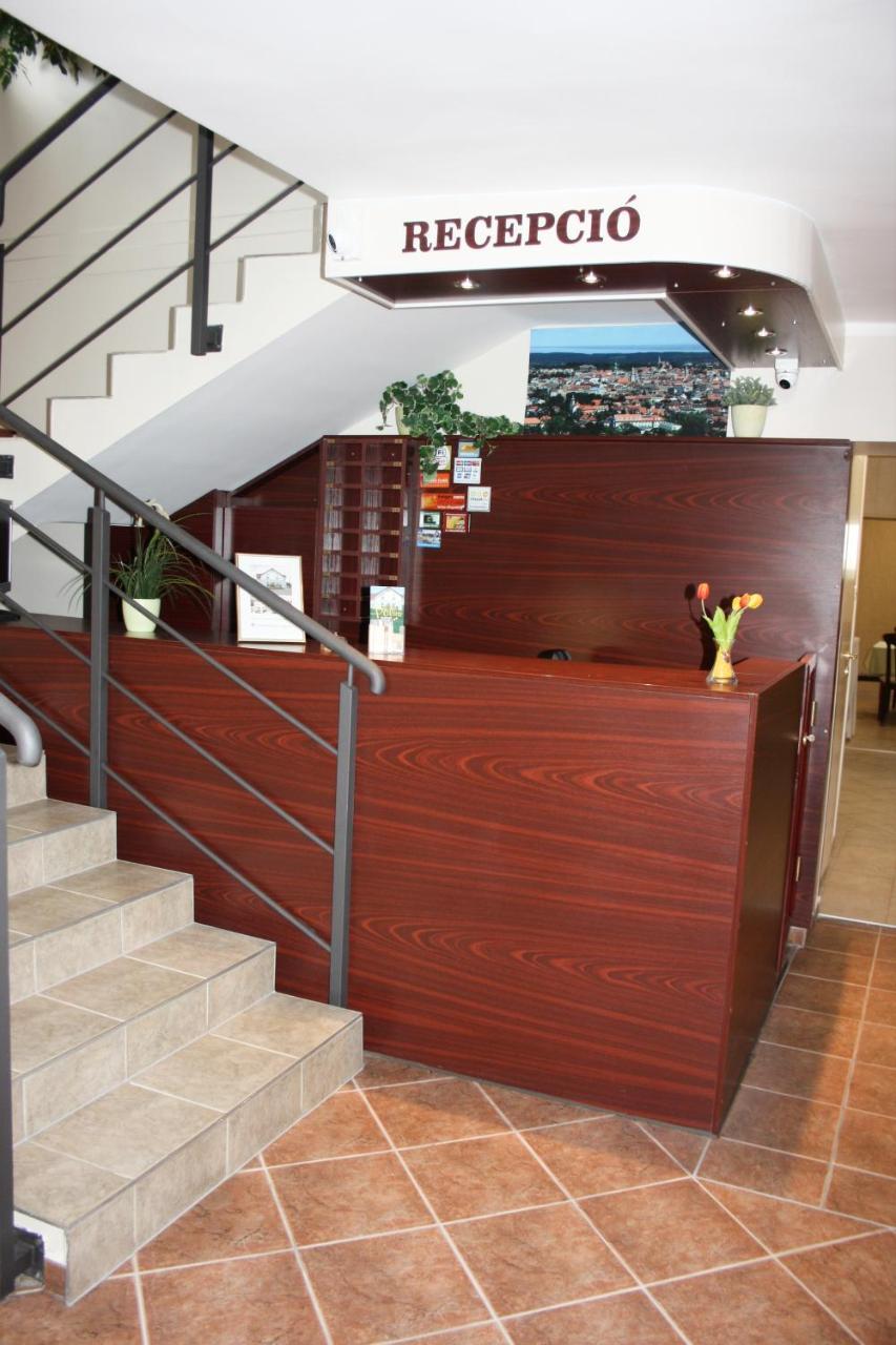 Polus Pension โชพรอน ภายนอก รูปภาพ