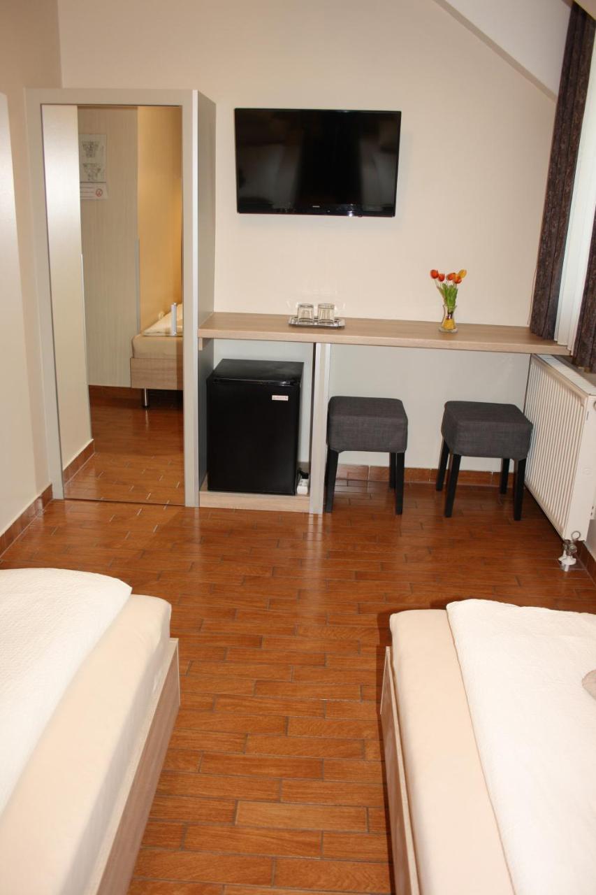 Polus Pension โชพรอน ภายนอก รูปภาพ