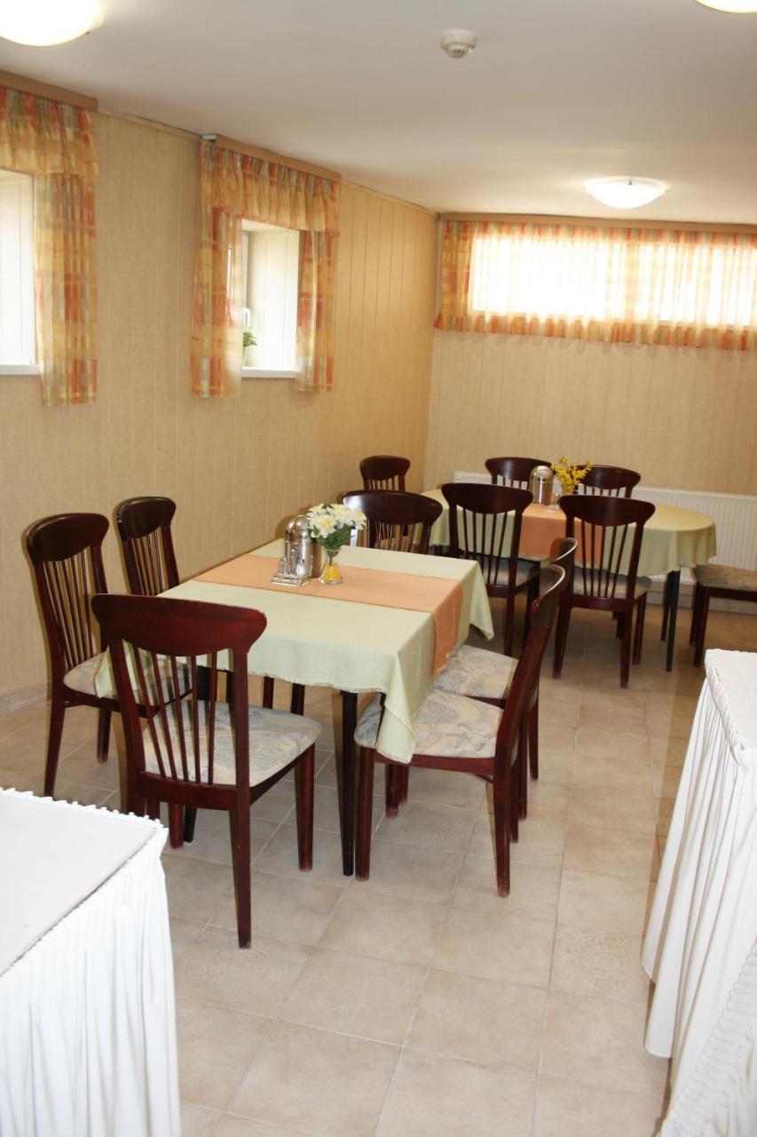 Polus Pension โชพรอน ภายนอก รูปภาพ
