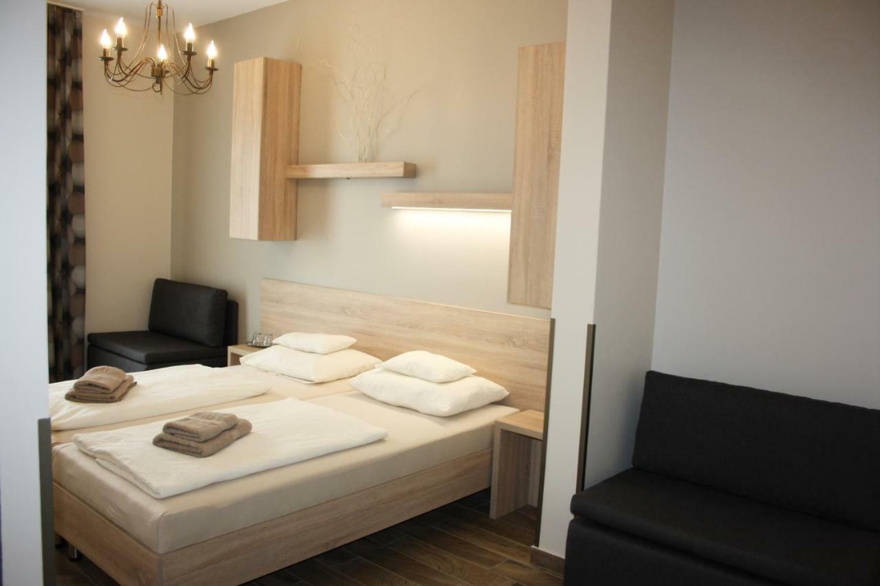 Polus Pension โชพรอน ภายนอก รูปภาพ