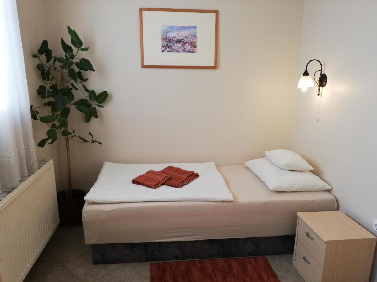 Polus Pension โชพรอน ภายนอก รูปภาพ